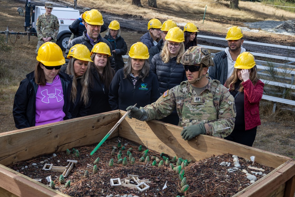 Members of Bethel School District Visit 555th Engineer Brigade