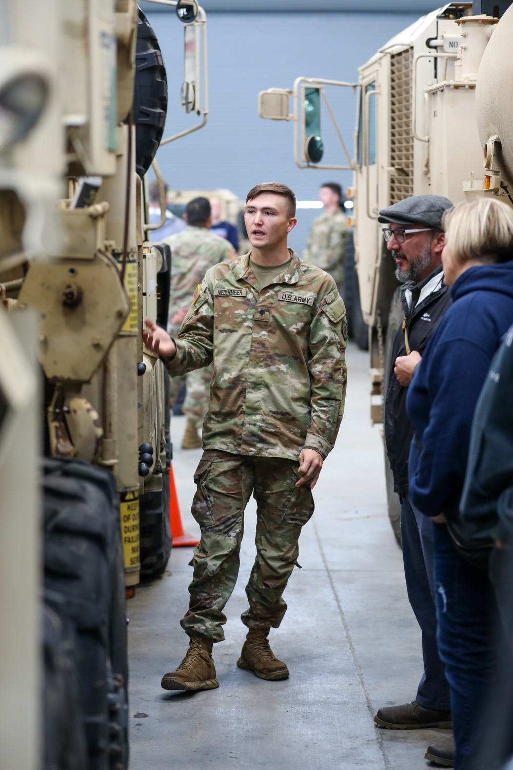 Members of Bethel School District Visit 555th Engineer Brigade