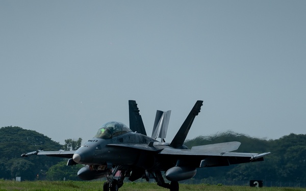 US, Royal Malaysia Air Force fly in formation during Cope Taufan