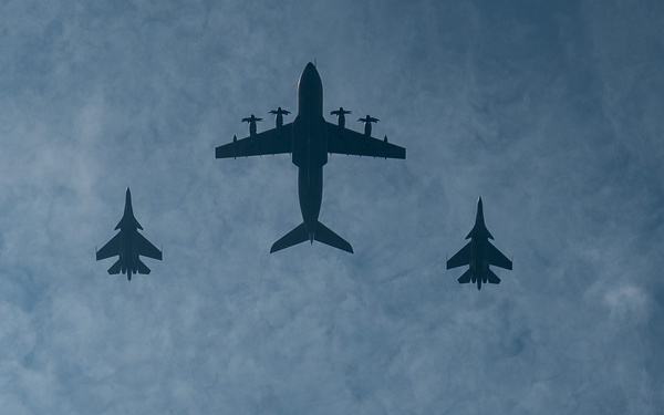 US, Royal Malaysia Air Force fly in formation during Cope Taufan