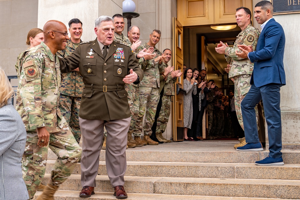 Gen. Mark Milley departs Pentagon for the last time as Chairman