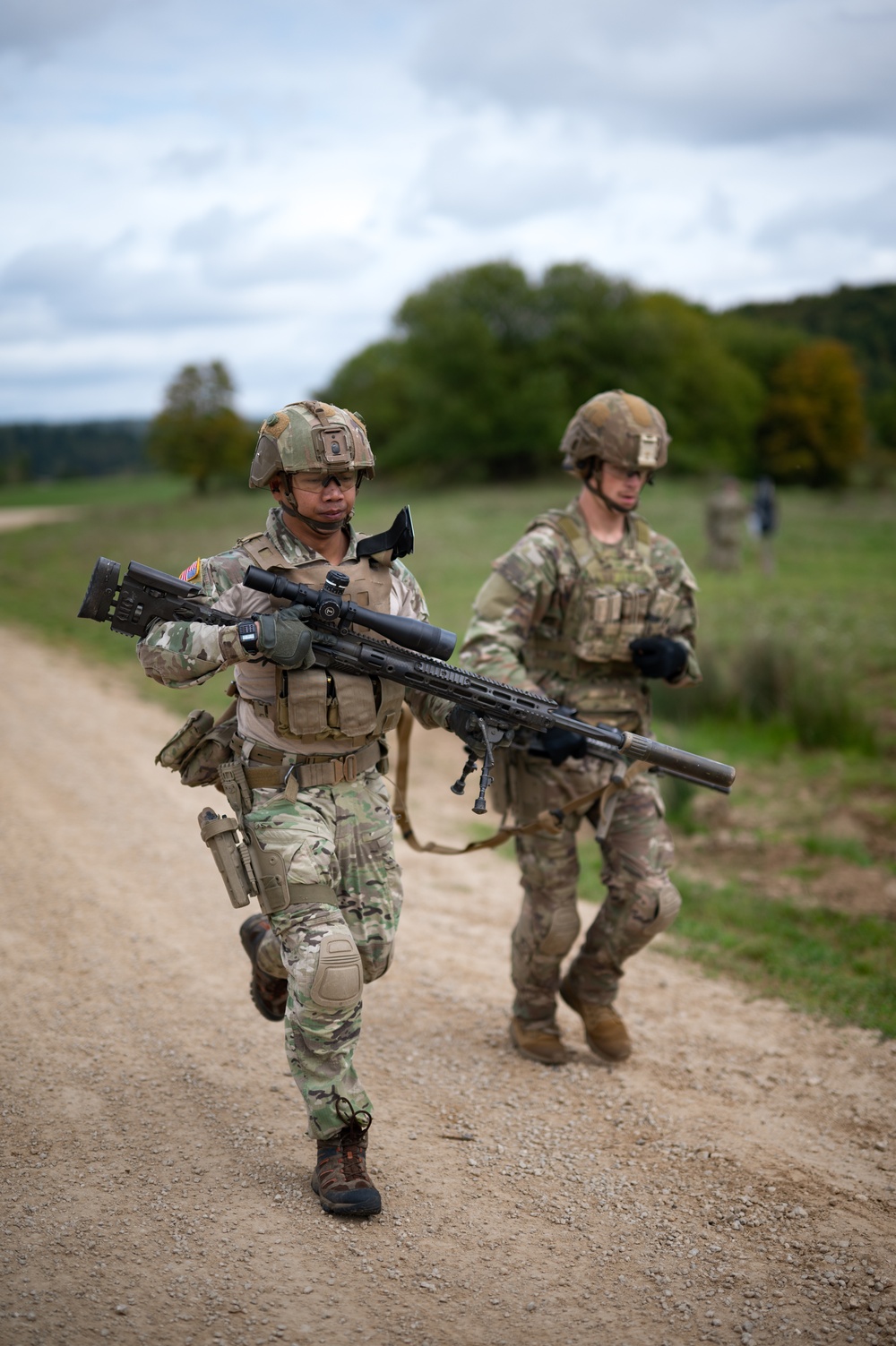 DVIDS - Images - Rushing to Position [Image 4 of 5]