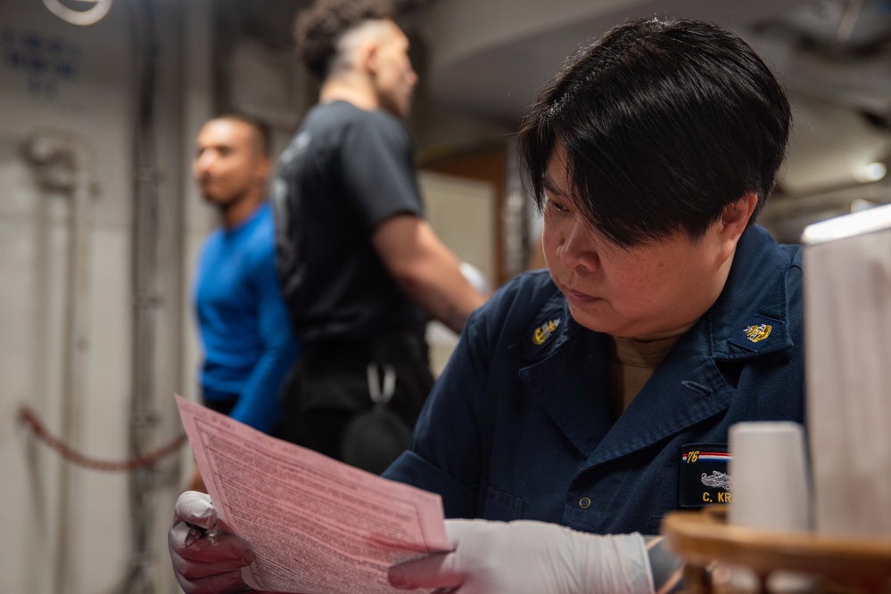 USS Ronald Reagan (CVN 76) Sailors administer flu shots