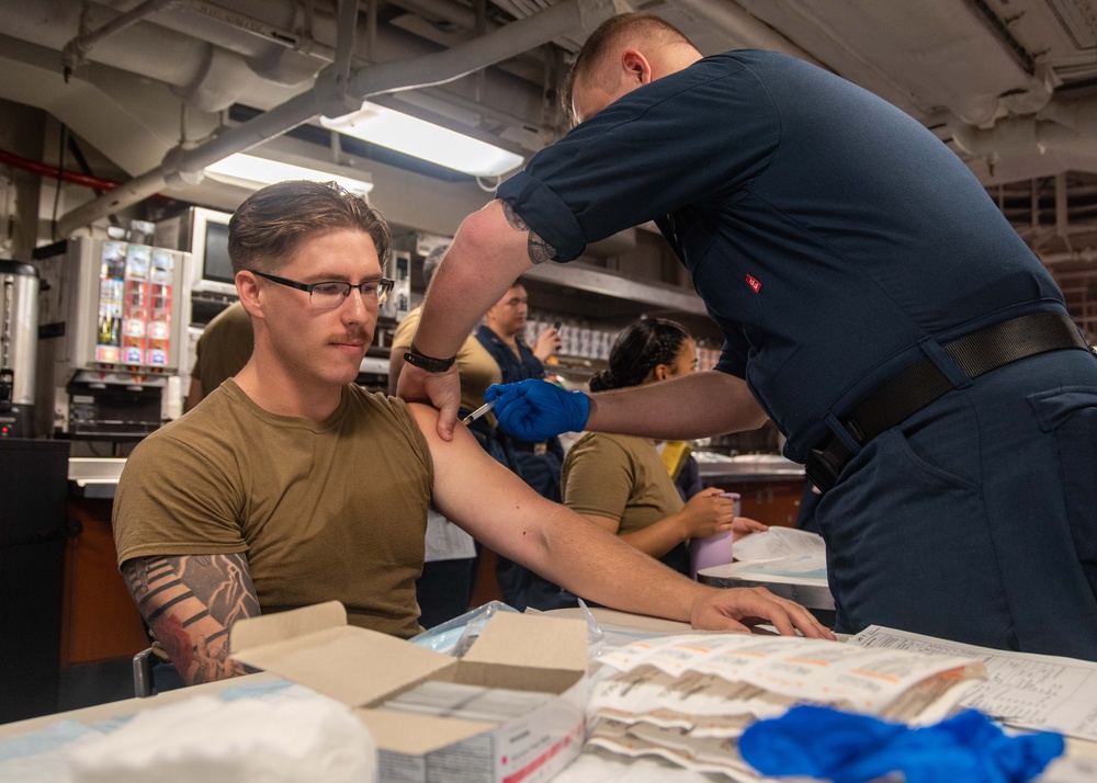 USS Ronald Reagan (CVN 76) Sailors administer flu shots