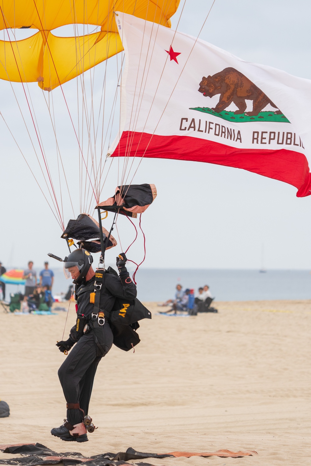 Soldiers from Army Golden Knights jump at Pacific Airshow