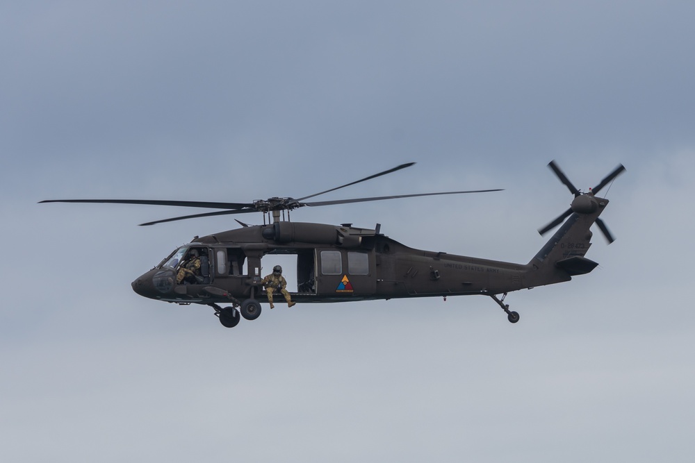 Soldiers fly UH-60 Blackhawk at Pacific Airshow