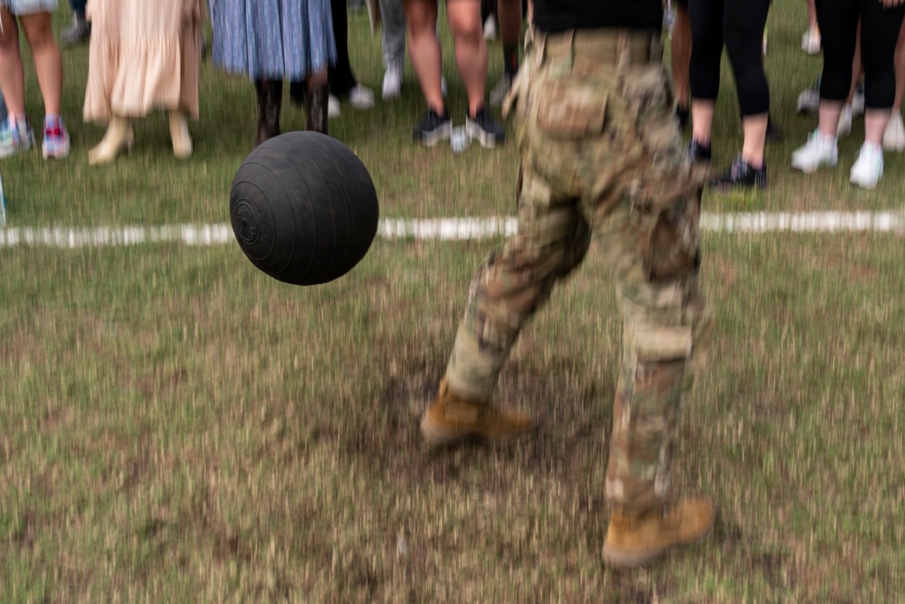 Army Futures Command 2023 Best Squad team competes during community event - prime time for HRAPS assessment in Savannah’s historic Forsyth Park