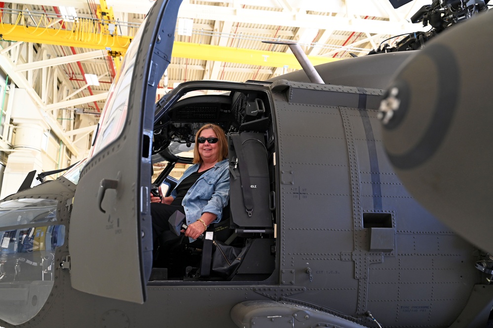 NH National Guard hosts congressional staffers at aviation facility