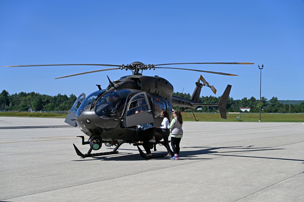 NH National Guard hosts congressional staffers at aviation facility