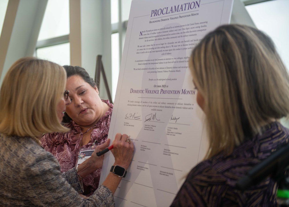 Great Lakes Joins with Local Officials on DVAM Event