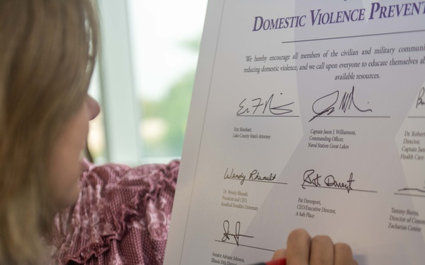 Great Lakes Joins with Local Officials on DVAM Event