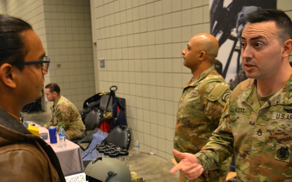 Soldiers Share Their Stories During Big Apple College Fair