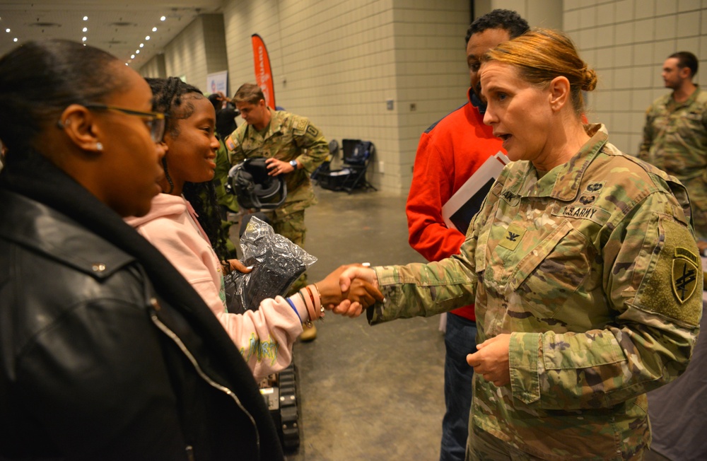 Soldiers Share Their Stories During Big Apple College Fair