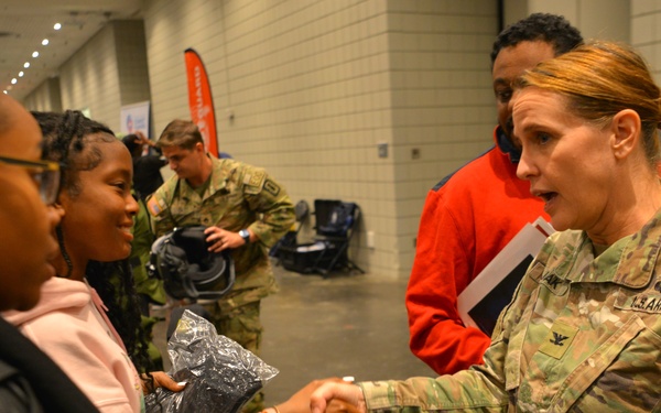 Soldiers Share Their Stories During Big Apple College Fair