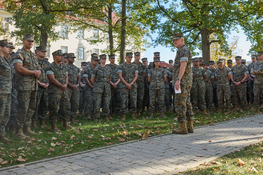 DVIDS - Images - MARFOREUR/AF All Hands Formation [Image 4 Of 6]