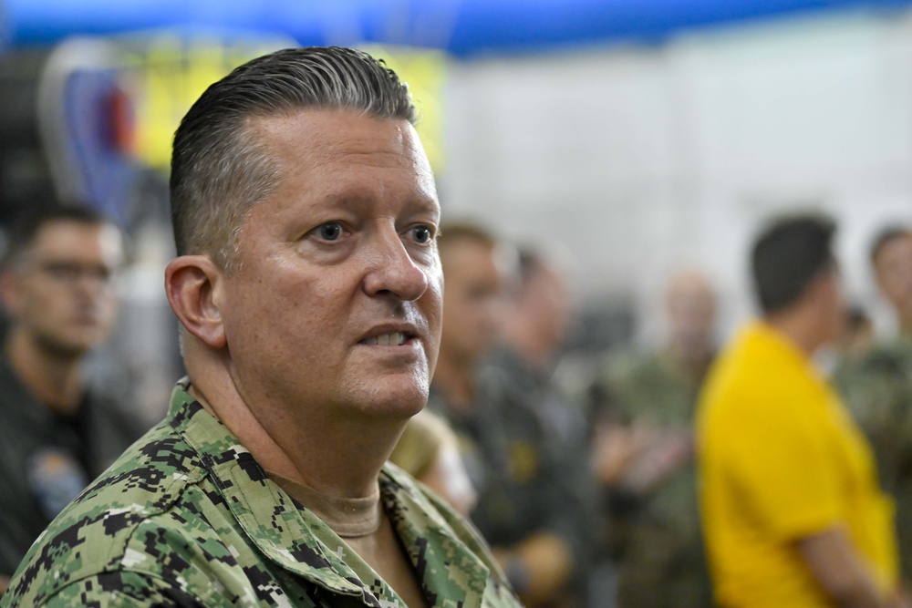 NMFSC Commander visits NMOTC Pensacola