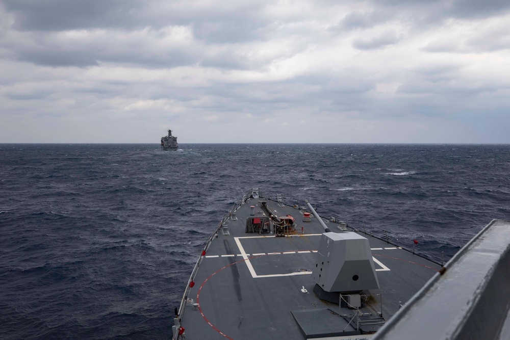 USS Ralph Johnson conducts RAS with USNS Tippecanoe.