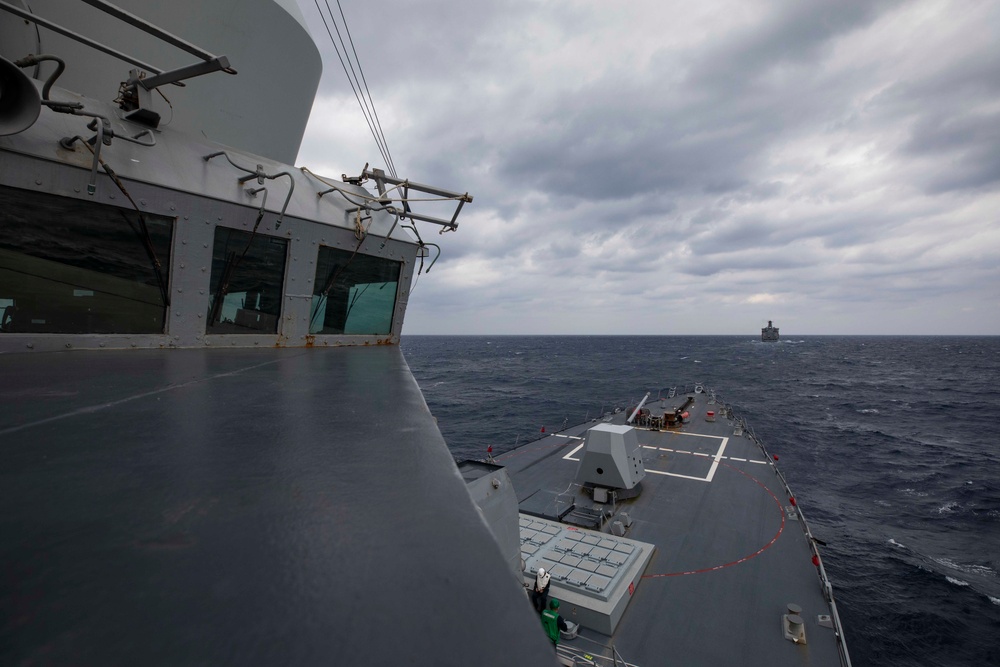 USS Ralph Johnson conducts RAS with USNS Tippecanoe.