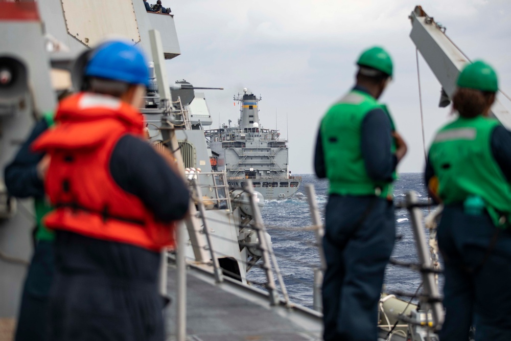 USS Ralph Johnson conducts RAS with USNS Tippecanoe.