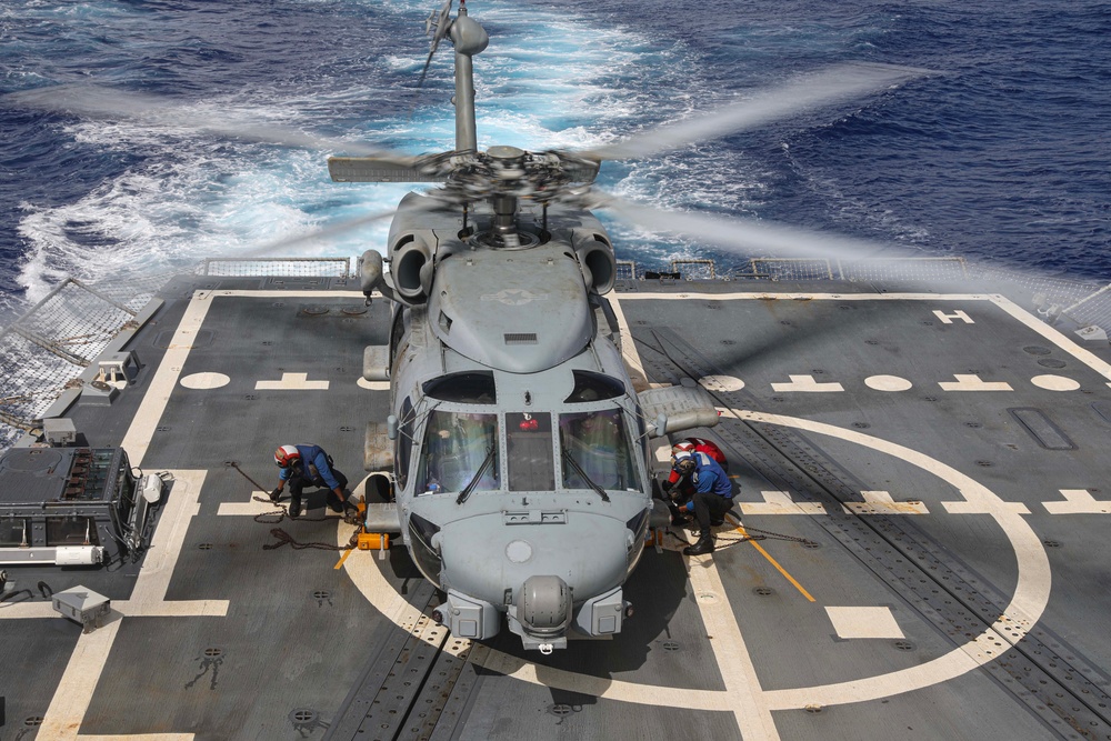 USS Dewey (DDG 105) Conducts Flight Operations While Operating in the Philippine Sea