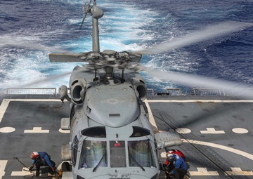 USS Dewey (DDG 105) Conducts Flight Operations While Operating in the Philippine Sea