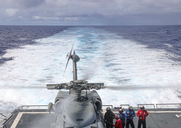 USS Dewey (DDG 105) Conducts Flight Operations While Operating in the Philippine Sea