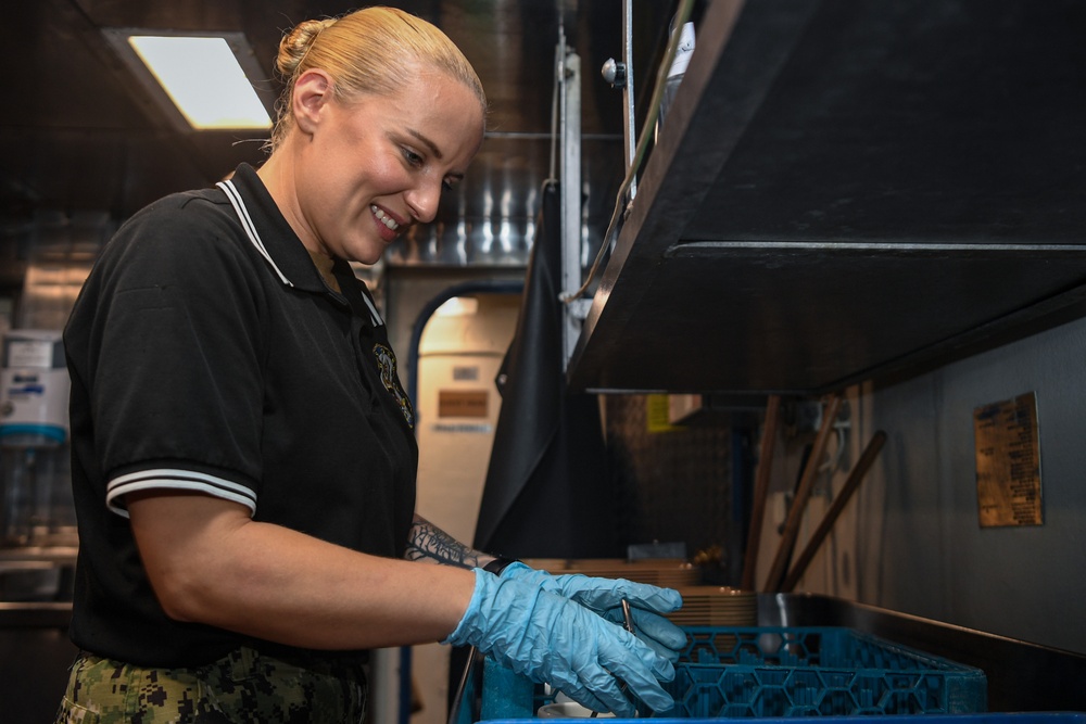 Getting down to it: First Class Petty Officer Association cranks to give back