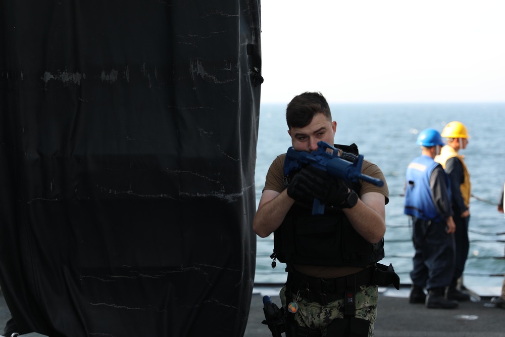 USS Paul Ignatius Holds VBSS Training