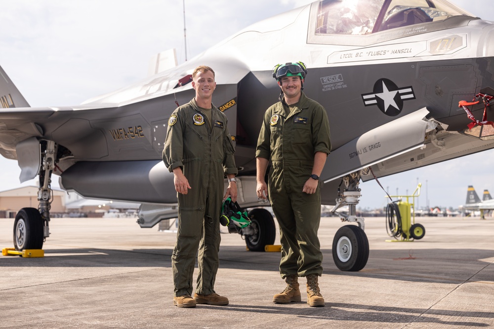 Marine Fighter Attack Squadron (VMFA) 542 portraits