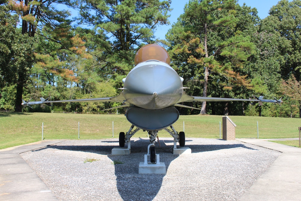 F-16 Fighting Falcon display at Arnold AFB honors Harpe