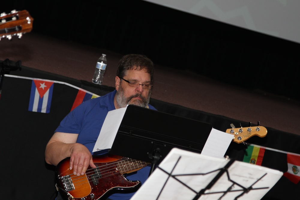 Bass Player – Mark Davis