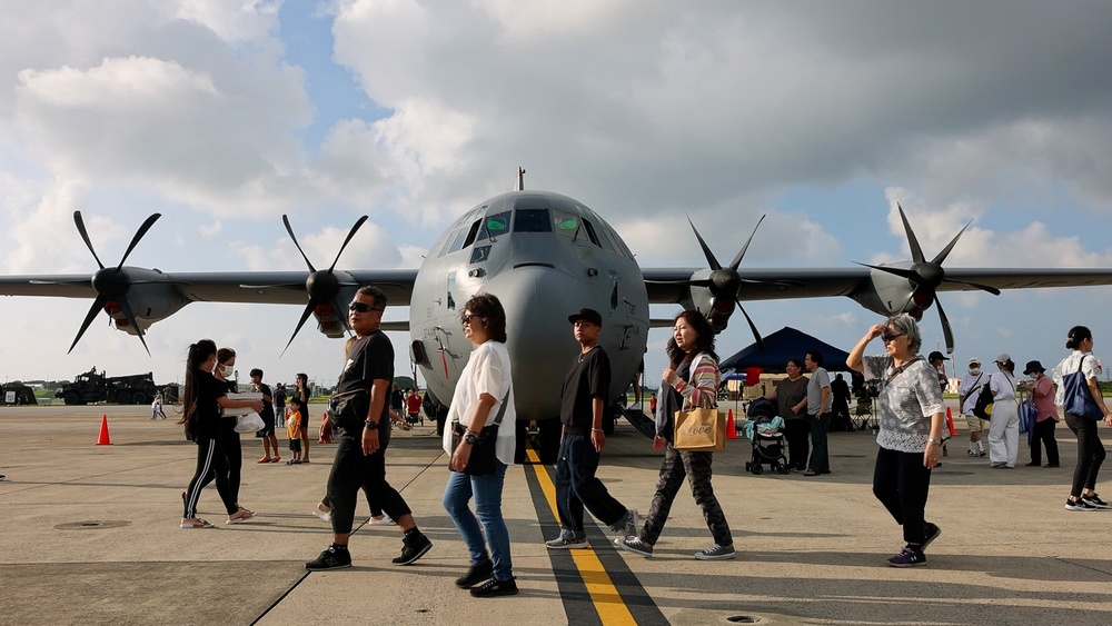 U.S. Servicemembers, Families, Japanese Local Nationals Have Fun at Futenma Flightline Fair