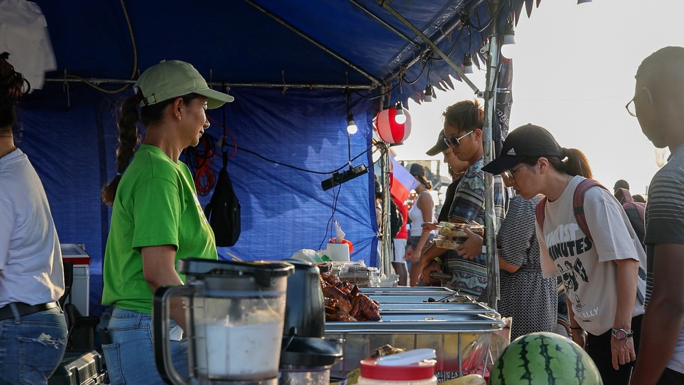 U.S. Servicemembers, Families, Japanese Local Nationals Have Fun at Futenma Flightline Fair
