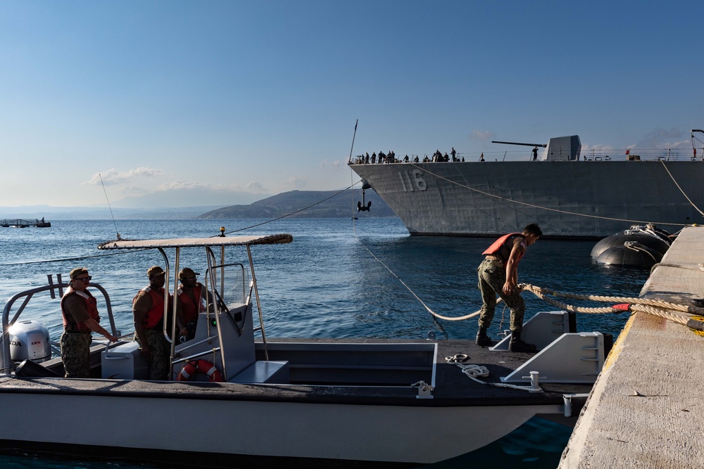 USS Thomas Hudner (DDG 116) visits NSA Souda Bay