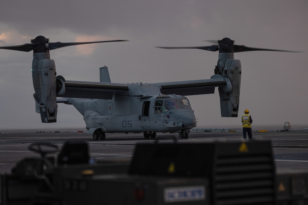 Marine Medium Tiltrotor Squadron (VMM) 365 lands MV-22B Ospreys aboard the Royal Navy's HMS Prince of Wales