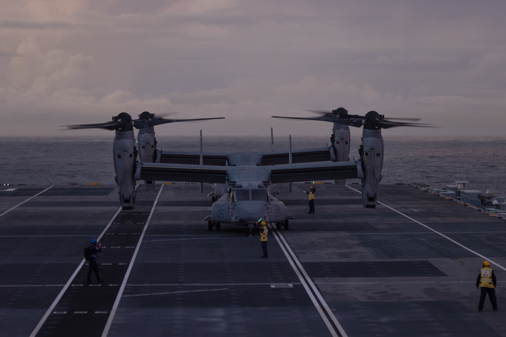 Marine Medium Tiltrotor Squadron (VMM) 365 lands MV-22B Ospreys aboard the Royal Navy's HMS Prince of Wales