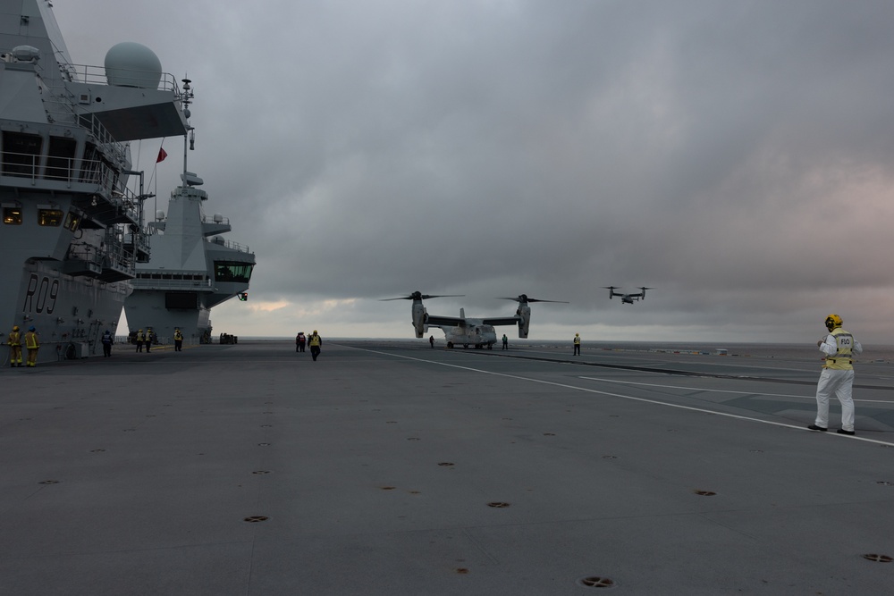 Marine Medium Tiltrotor Squadron (VMM) 365 lands MV-22B Ospreys aboard the Royal Navy's HMS Prince of Wales