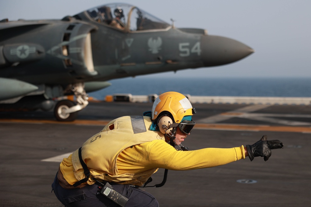 DVIDS - Images - USS Bataan Launch AV-8B Harriers [Image 4 of 4]