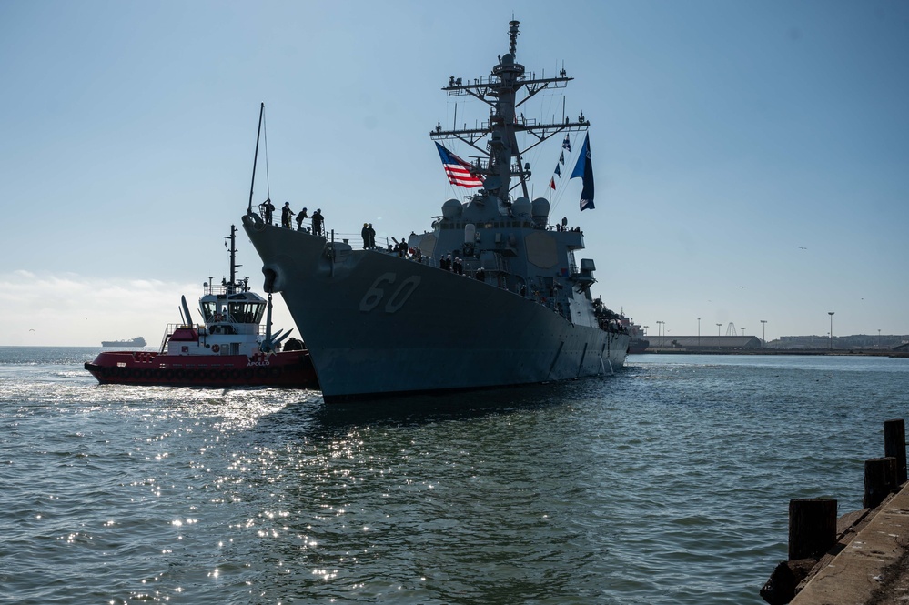 USS Paul Hamilton (DDG 60) arrives at San Francisco Fleet week 2023