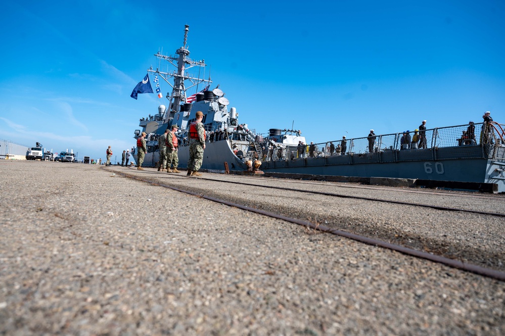 USS Paul Hamilton (DDG 60) arrives at San Francisco Fleet week 2023