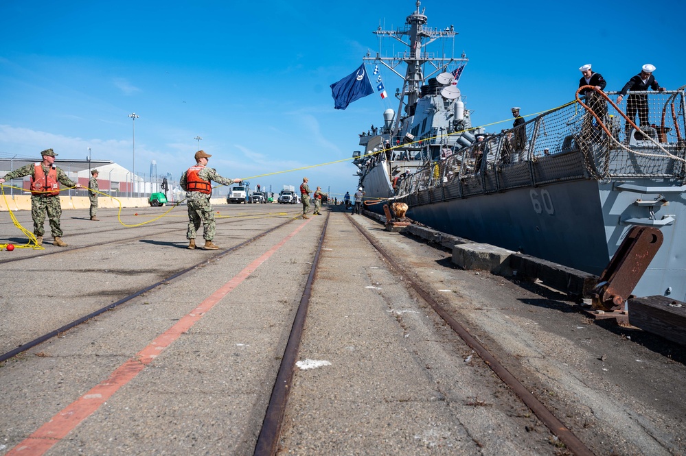 USS Paul Hamilton (DDG 60) arrives at San Francisco Fleet week 2023