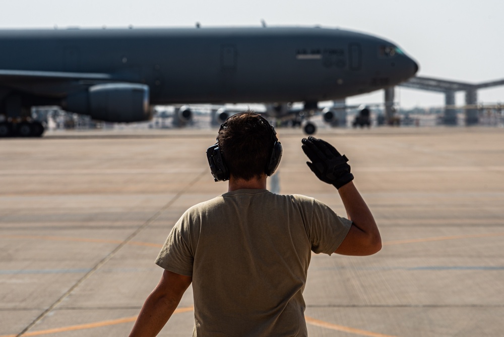 KC-10 returns from final combat sortie