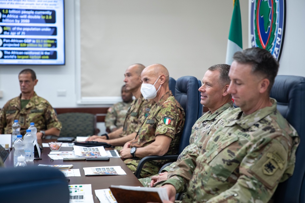 SETAF-AF CG meets with Maj. Gen. Francesco Olla