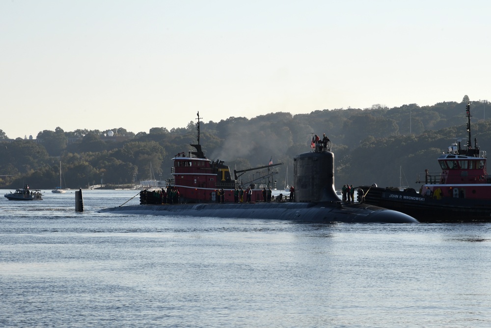 USS Hyman G. Rickover arrives in Groton