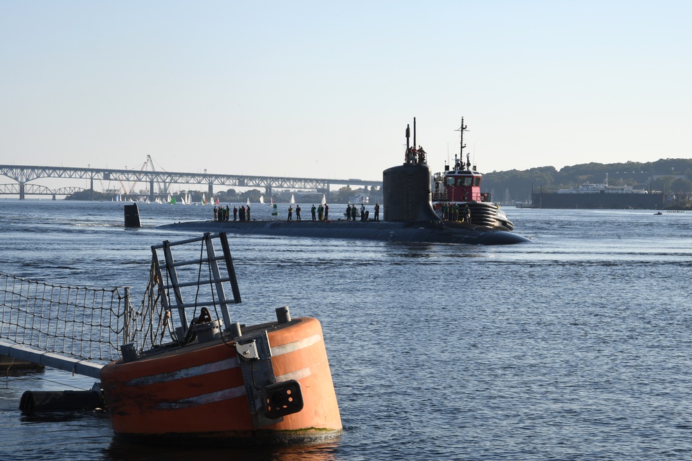 USS Hyman G. Rickover arrives in Groton