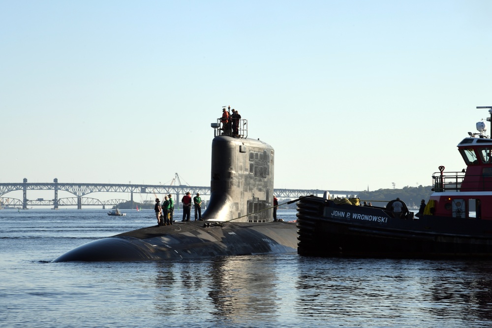 USS Hyman G. Rickover arrives in Groton