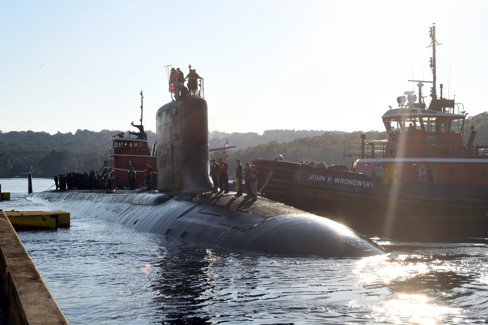 USS Hyman G. Rickover arrives in Groton