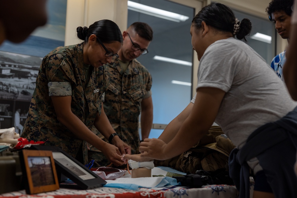 Farrington and Kailua Highschool visit MCAS KBAY