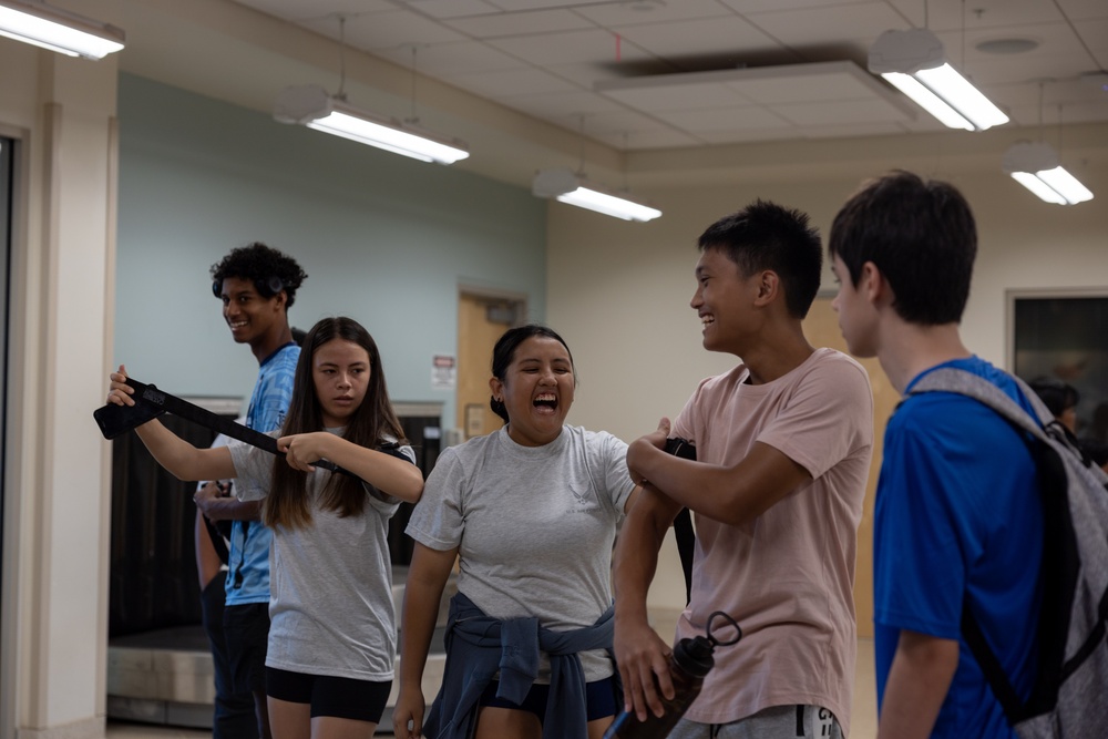 Farrington and Kailua Highschool visit MCAS KBAY