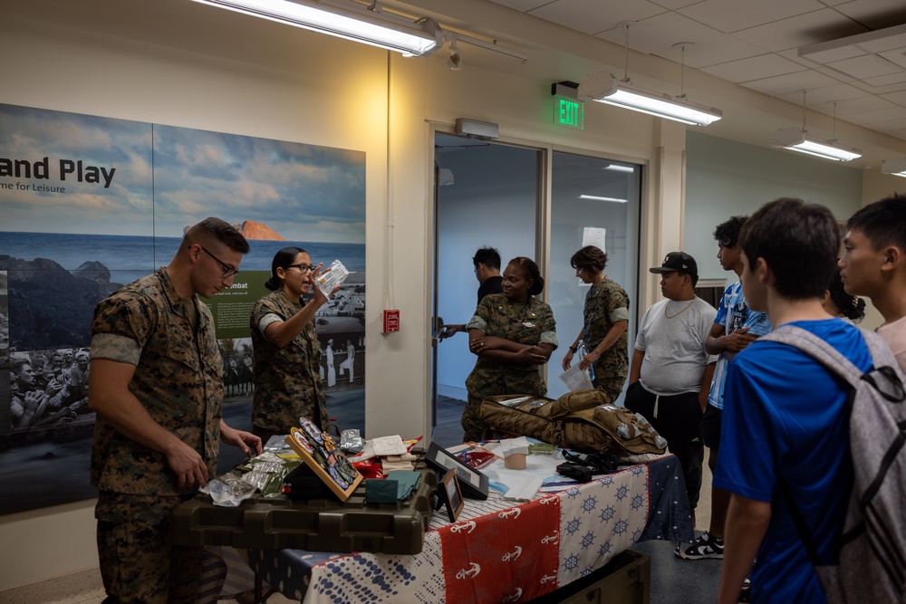 Farrington and Kailua Highschool visit MCAS KBAY